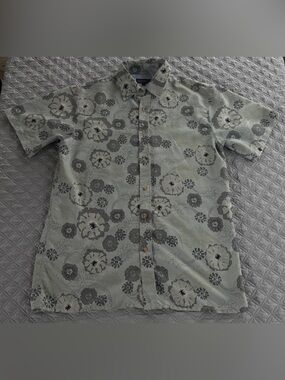 Vertical Sport Mens Large Button Down Short Sleeve Shirt Gray Floral Print Aloha